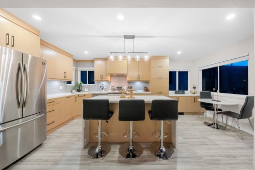 2131 Fraserview Drive, Vancouver, BC - Indoor Photo Showing Kitchen With Upgraded Kitchen