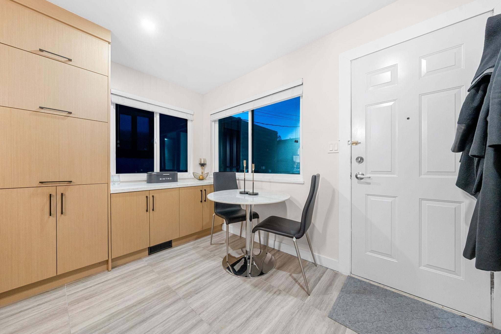 2131 Fraserview Drive, Vancouver, BC - Indoor Photo Showing Kitchen With Upgraded Kitchen