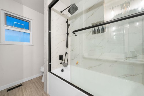 2131 Fraserview Drive, Vancouver, BC - Indoor Photo Showing Bathroom
