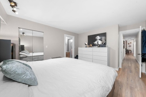 2131 Fraserview Drive, Vancouver, BC - Indoor Photo Showing Bedroom