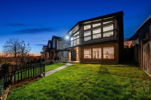 2131 Fraserview Drive, Vancouver, BC - Outdoor