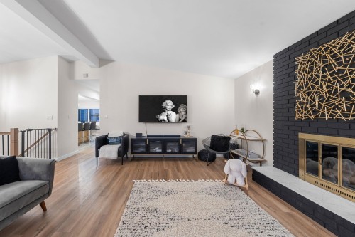 2131 Fraserview Drive, Vancouver, BC - Indoor Photo Showing Living Room With Fireplace
