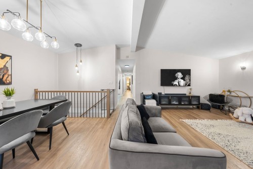 2131 Fraserview Drive, Vancouver, BC - Indoor Photo Showing Living Room
