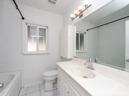 2903 42Nd Avenue W, Vancouver, BC - Indoor Photo Showing Bathroom