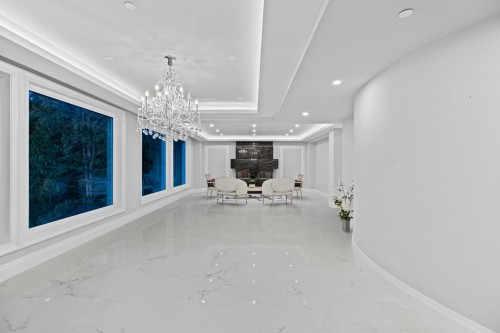 5417 Greentree Road, West Vancouver, BC - Indoor Photo Showing Other Room