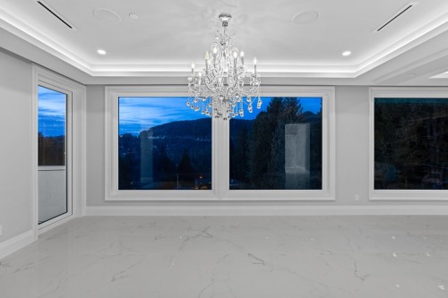 5417 Greentree Road, West Vancouver, BC - Indoor Photo Showing Other Room