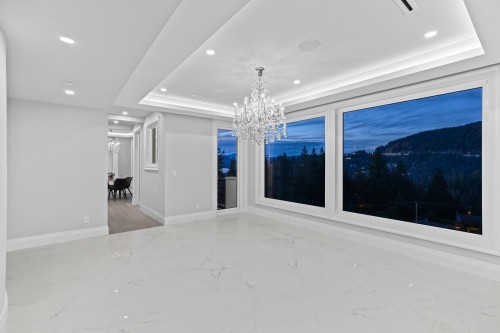 5417 Greentree Road, West Vancouver, BC - Indoor Photo Showing Other Room