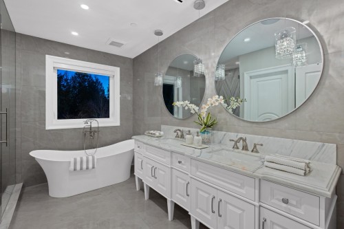 5417 Greentree Road, West Vancouver, BC - Indoor Photo Showing Bathroom