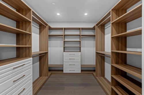 5417 Greentree Road, West Vancouver, BC - Indoor With Storage