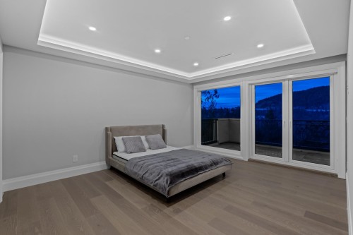5417 Greentree Road, West Vancouver, BC - Indoor Photo Showing Bedroom