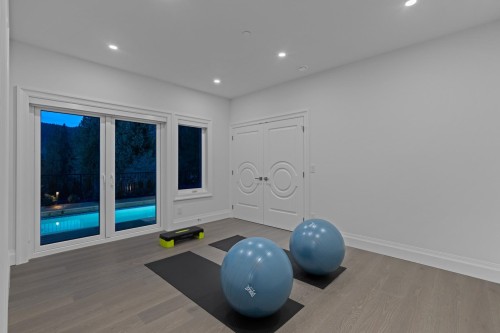 5417 Greentree Road, West Vancouver, BC - Indoor