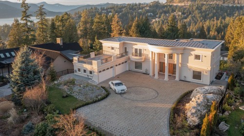 5417 Greentree Road, West Vancouver, BC - Outdoor