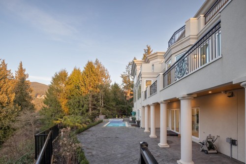 5417 Greentree Road, West Vancouver, BC - Outdoor