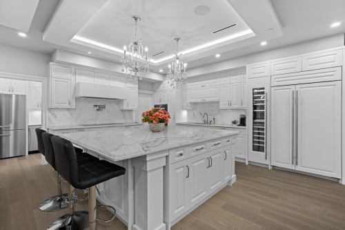 5417 Greentree Road, West Vancouver, BC - Indoor Photo Showing Kitchen With Upgraded Kitchen