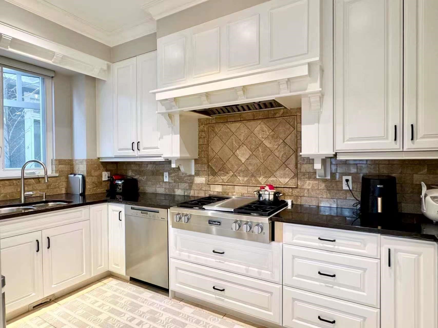 2979 31St Avenue W, Vancouver, BC - Indoor Photo Showing Kitchen With Upgraded Kitchen
