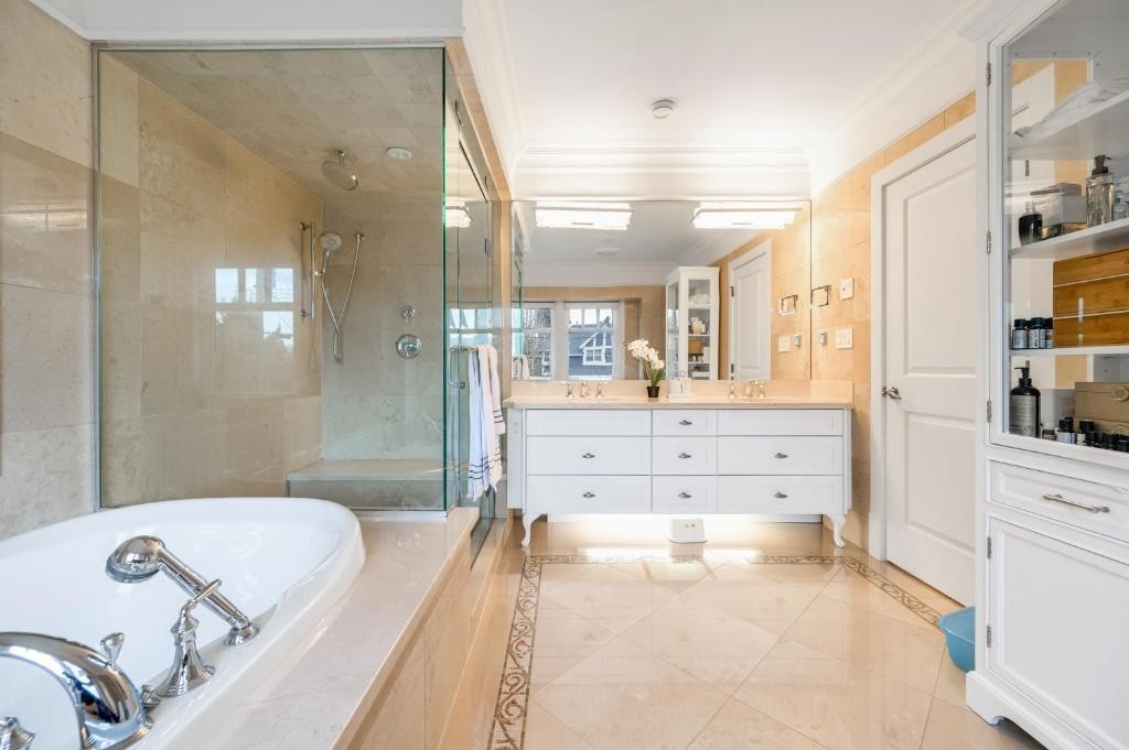 2979 31St Avenue W, Vancouver, BC - Indoor Photo Showing Bathroom
