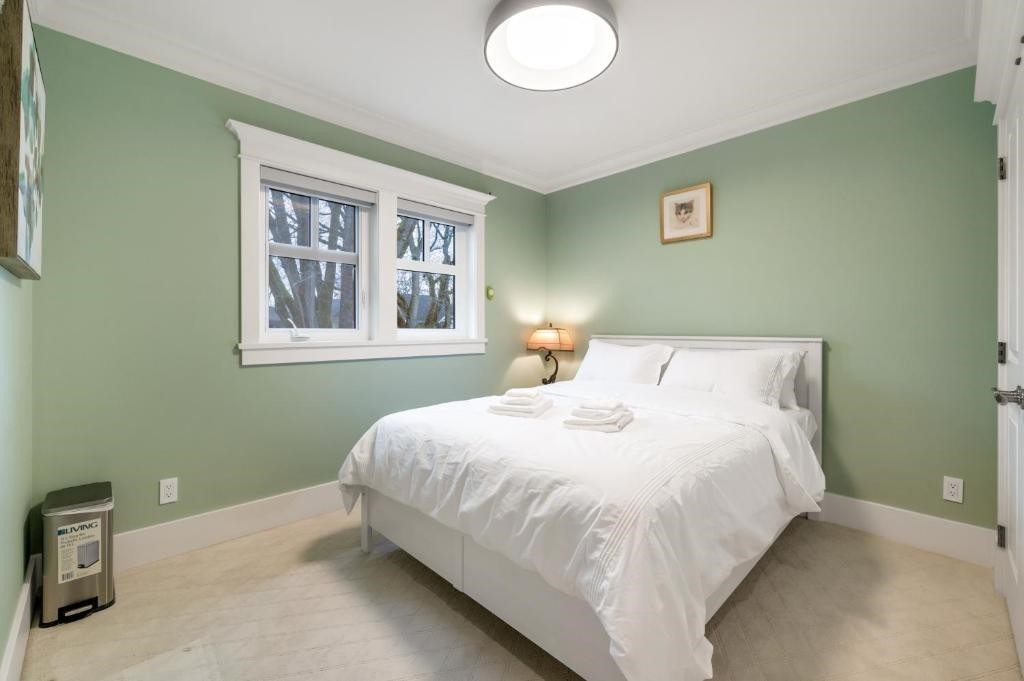 2979 31St Avenue W, Vancouver, BC - Indoor Photo Showing Bedroom