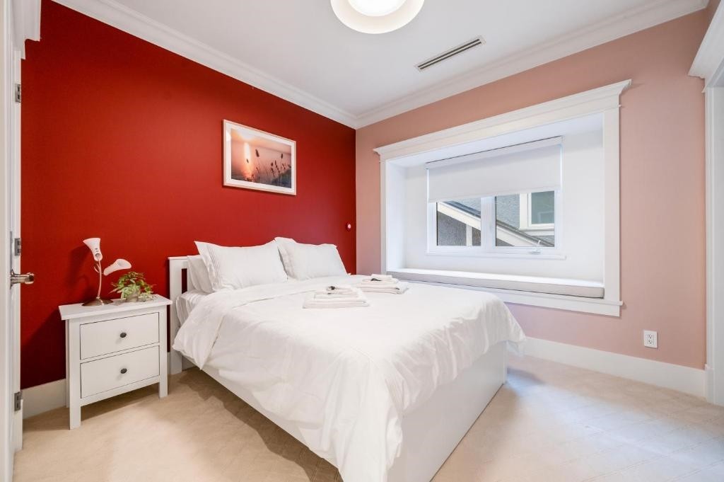 2979 31St Avenue W, Vancouver, BC - Indoor Photo Showing Bedroom