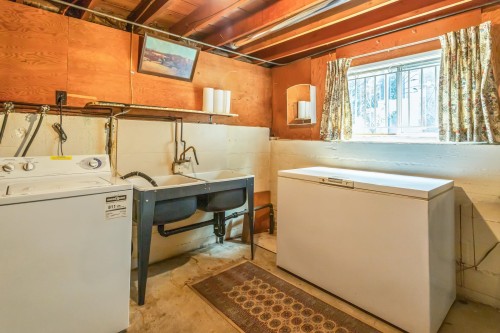 3148 1St Avenue E, Vancouver, BC - Indoor Photo Showing Laundry Room