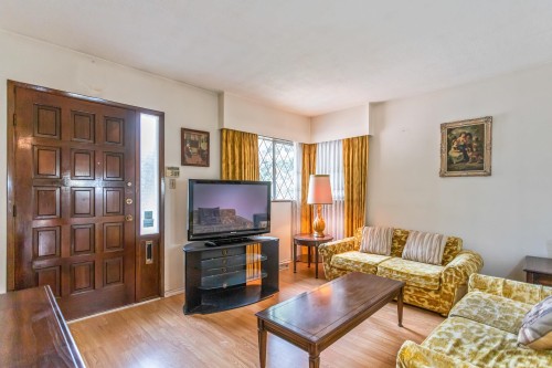 3148 1St Avenue E, Vancouver, BC - Indoor Photo Showing Living Room