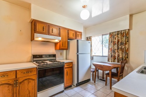3148 1St Avenue E, Vancouver, BC - Indoor Photo Showing Kitchen
