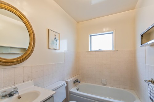 3148 1St Avenue E, Vancouver, BC - Indoor Photo Showing Bathroom