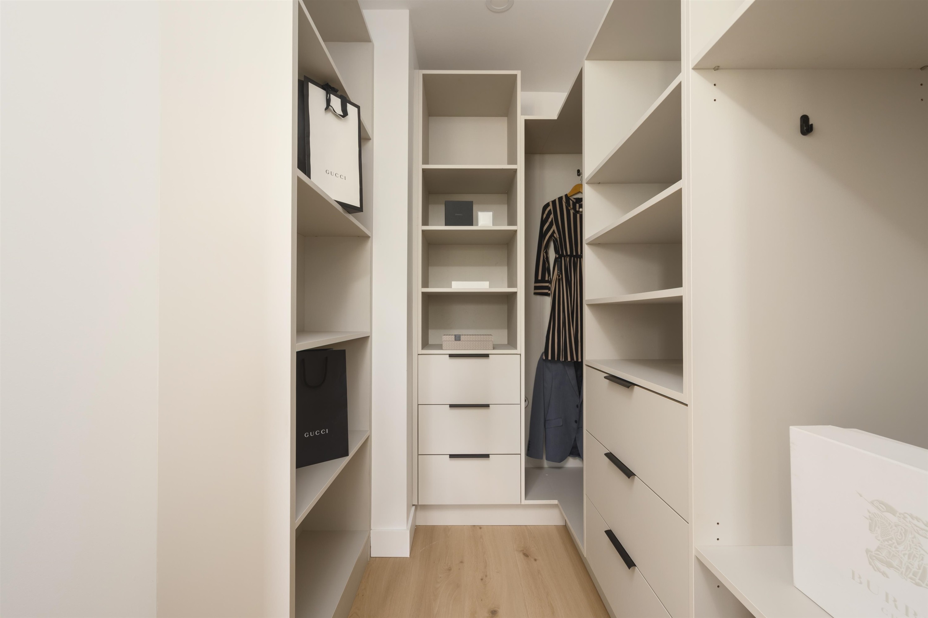 920 16Th Avenue E, Vancouver, BC - Indoor