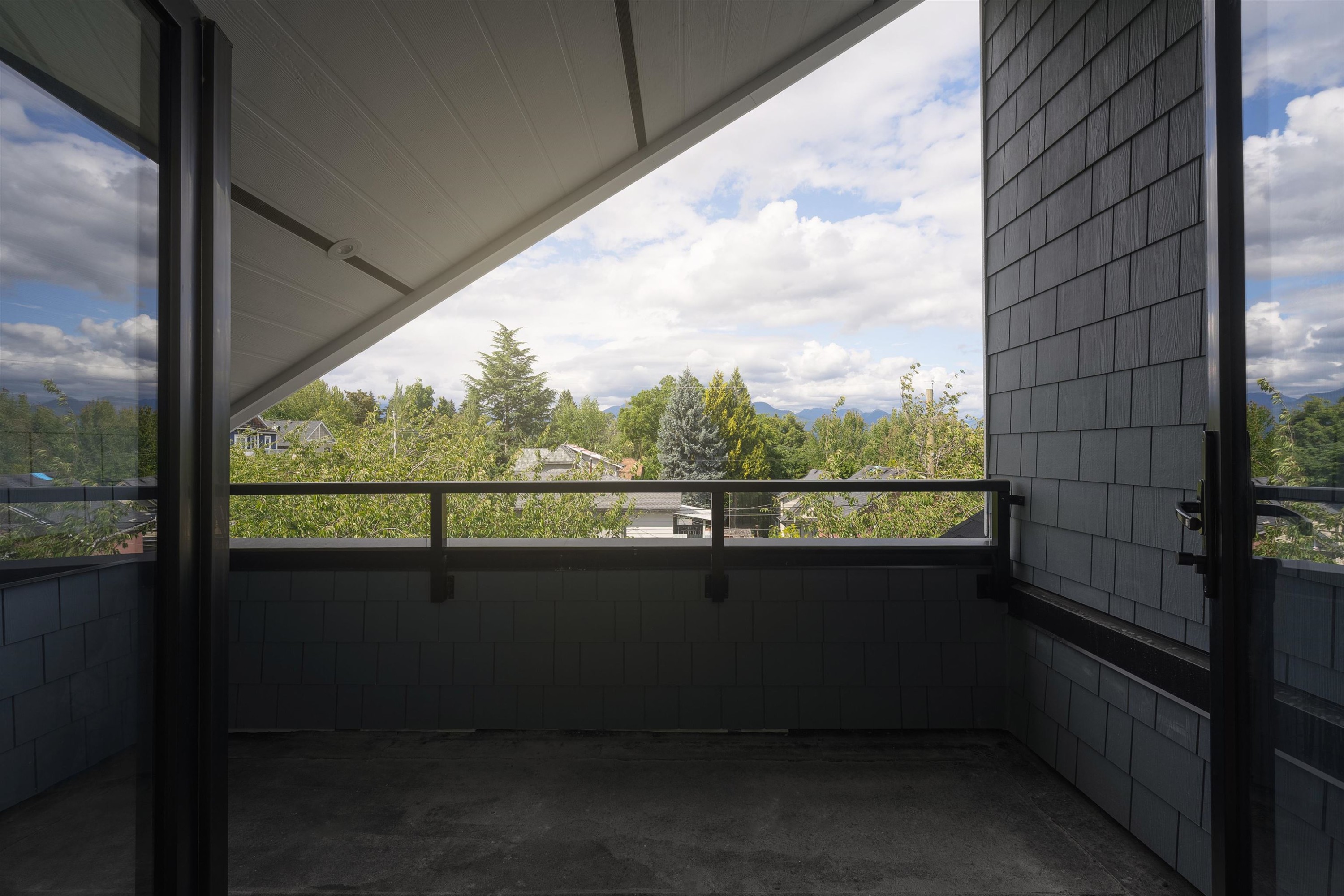 920 16Th Avenue E, Vancouver, BC - With Exterior