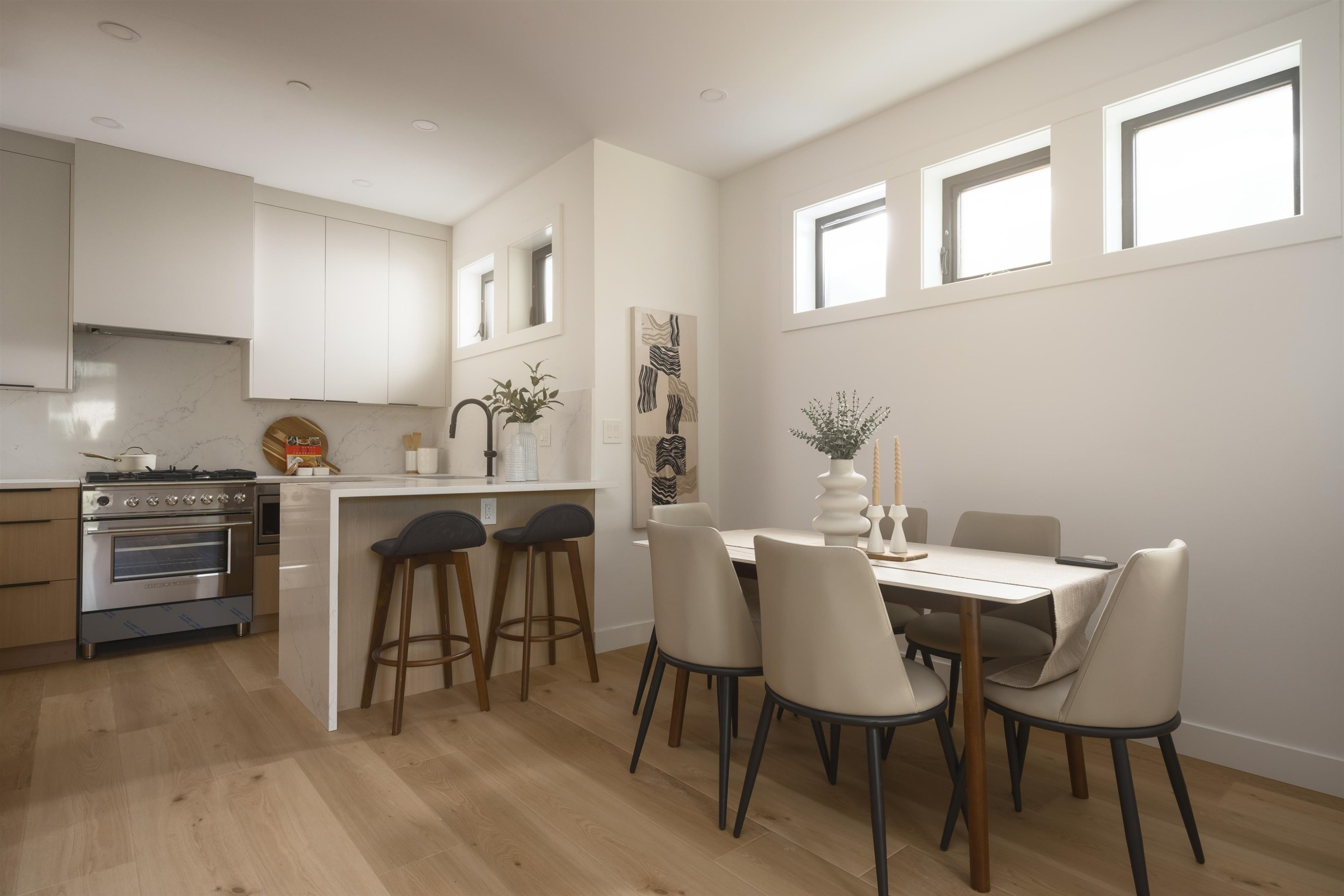920 16Th Avenue E, Vancouver, BC - Indoor