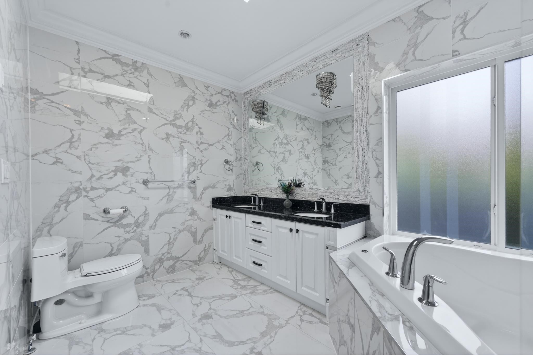 9631 Saunders Road, Richmond, BC - Indoor Photo Showing Bathroom