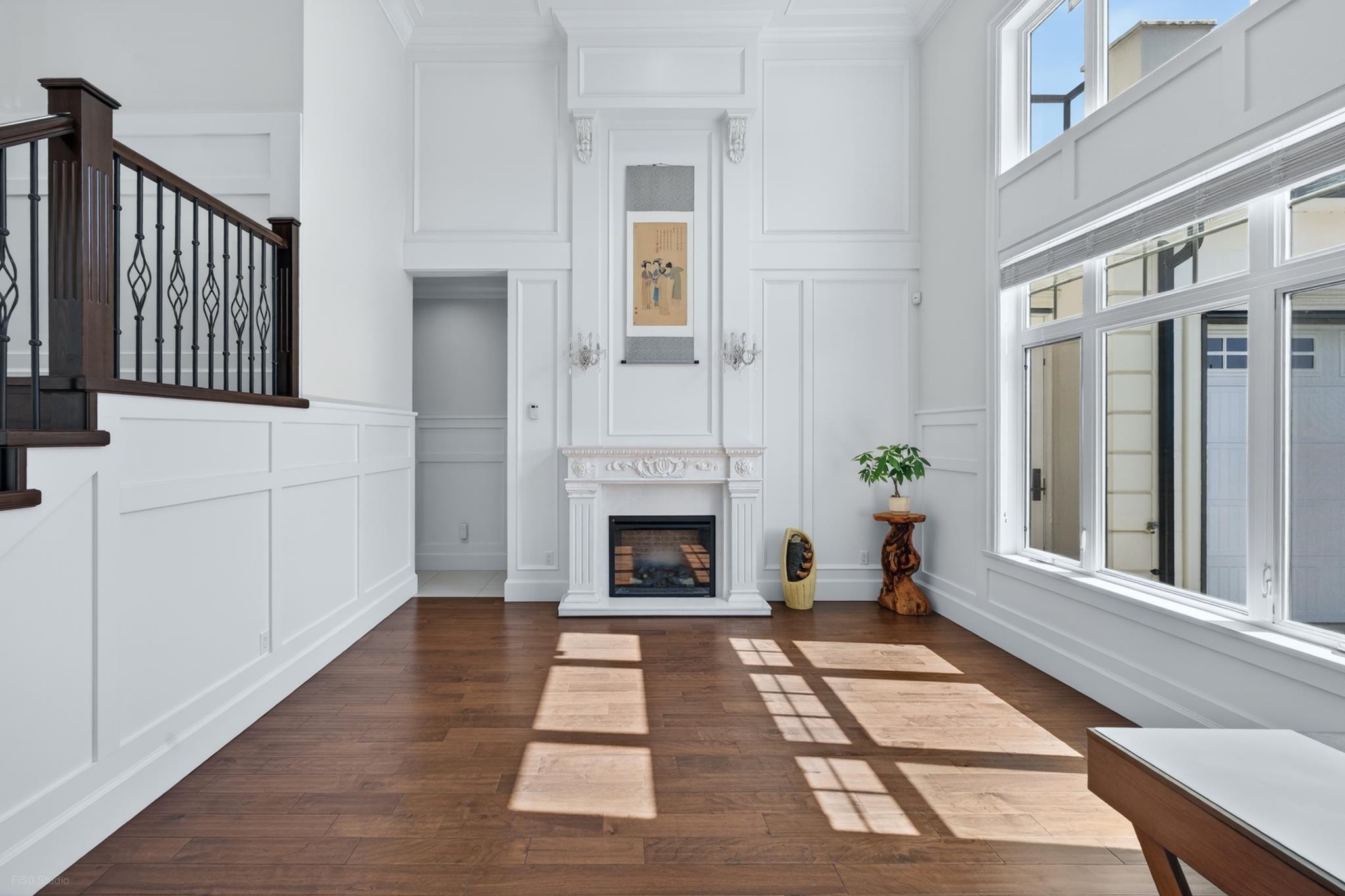 9631 Saunders Road, Richmond, BC - Indoor With Fireplace