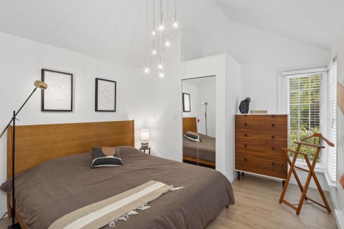 4043 Rose Crescent, West Vancouver, BC - Indoor Photo Showing Bedroom