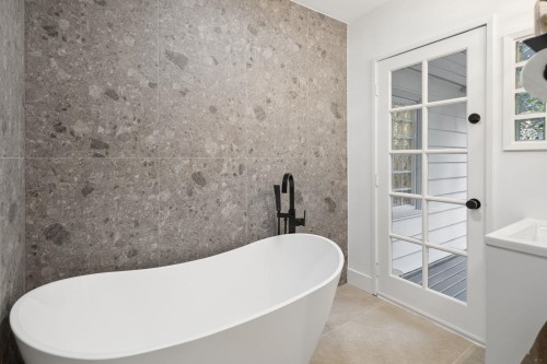 4043 Rose Crescent, West Vancouver, BC - Indoor Photo Showing Bathroom