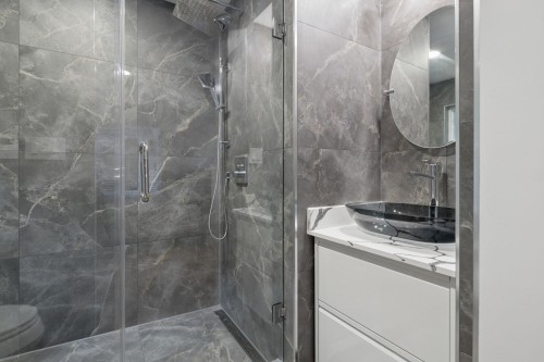 4043 Rose Crescent, West Vancouver, BC - Indoor Photo Showing Bathroom