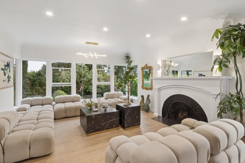 4043 Rose Crescent, West Vancouver, BC - Indoor Photo Showing Living Room With Fireplace