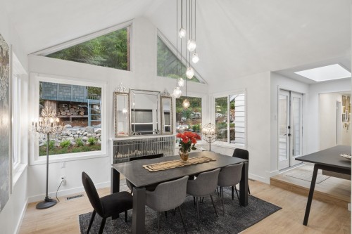 4043 Rose Crescent, West Vancouver, BC - Indoor Photo Showing Dining Room