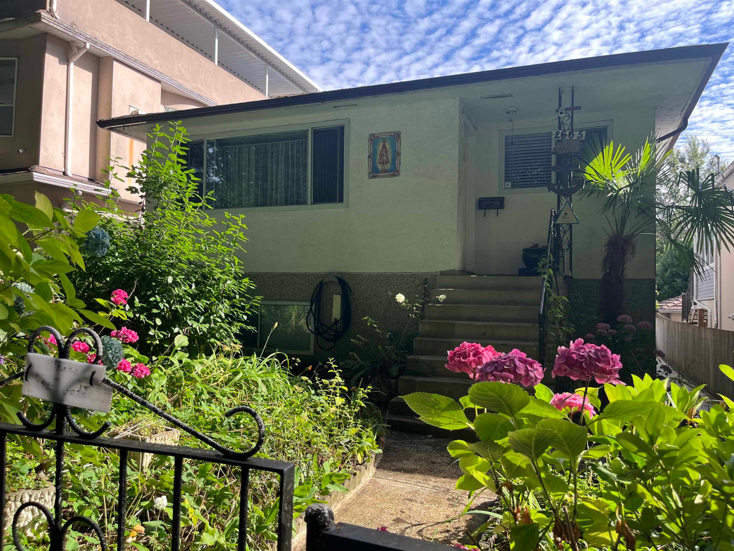 2665 Ward Street, Vancouver, BC - Outdoor
