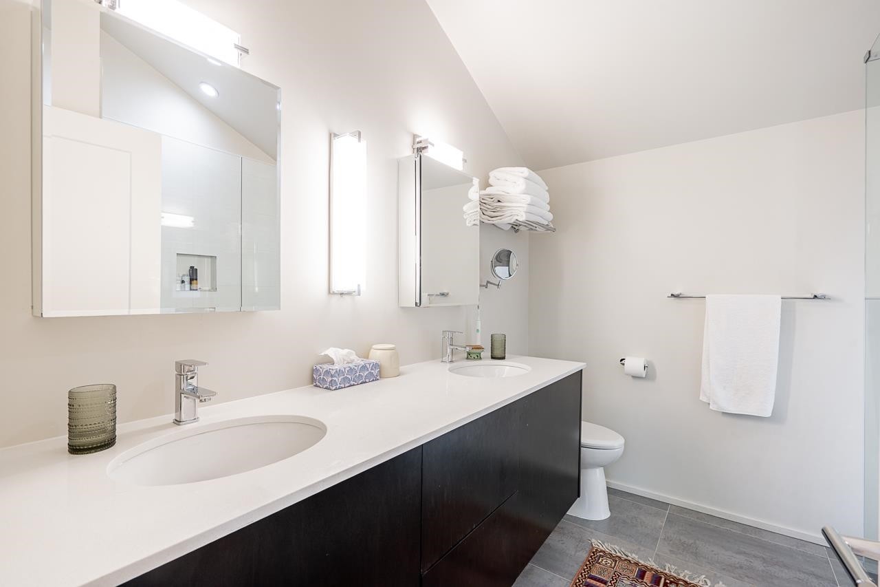 4241 Yuculta Crescent, Vancouver, BC - Indoor Photo Showing Bathroom