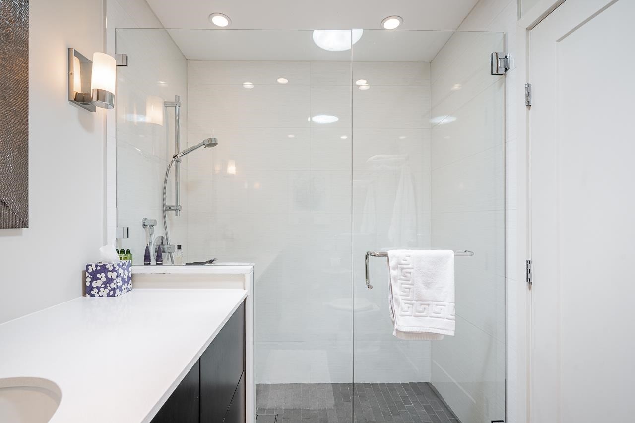 4241 Yuculta Crescent, Vancouver, BC - Indoor Photo Showing Bathroom
