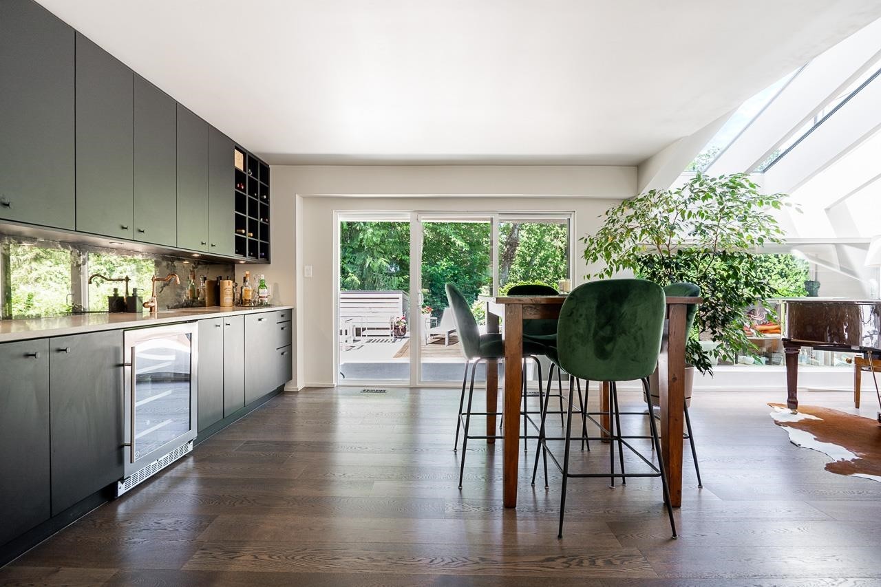 4241 Yuculta Crescent, Vancouver, BC - Indoor Photo Showing Kitchen