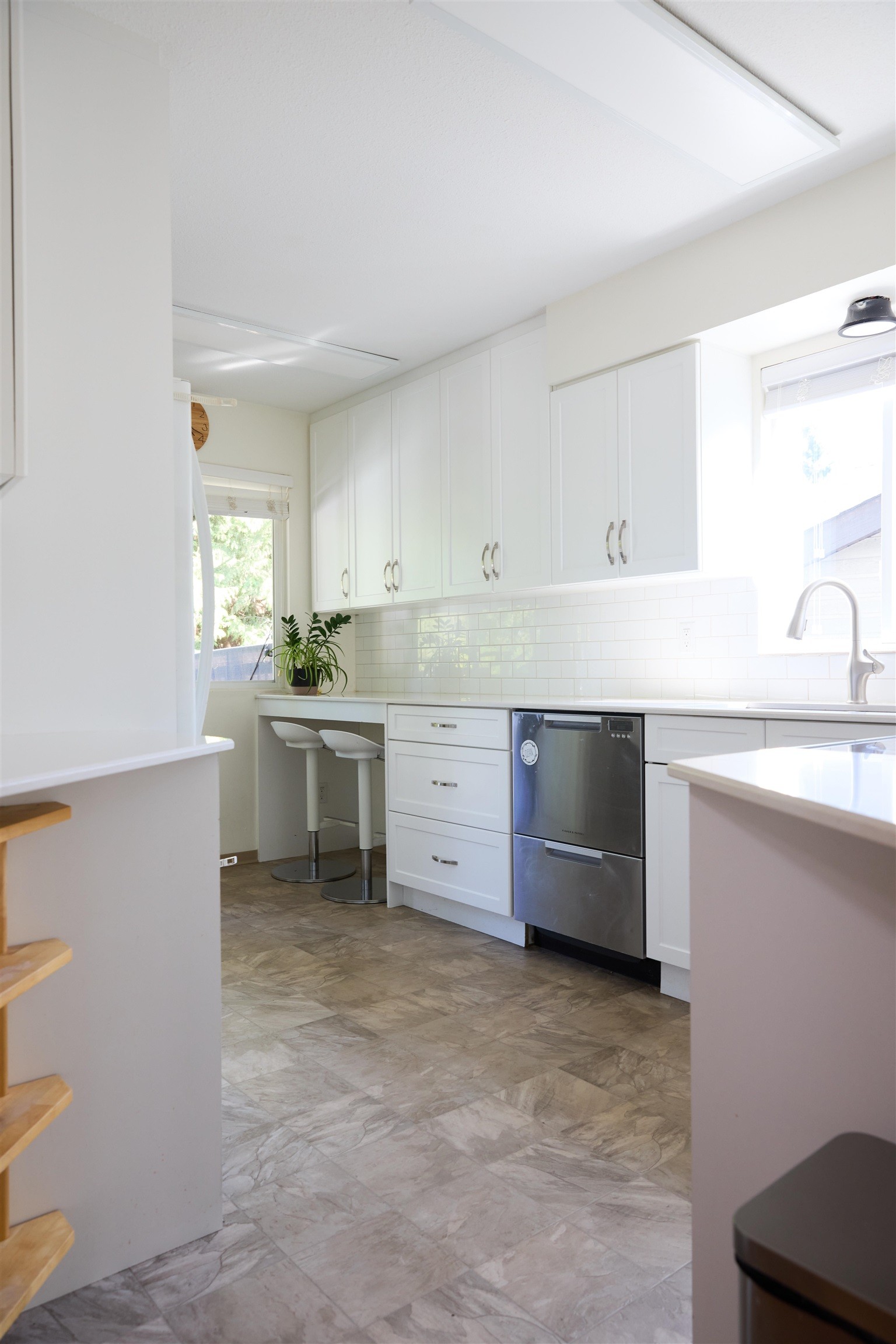 1183 Falcon Drive, Coquitlam, BC - Indoor Photo Showing Kitchen