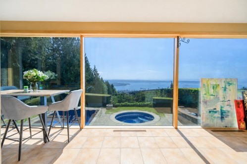 1626 Pinecrest Drive, West Vancouver, BC - Indoor Photo Showing Dining Room