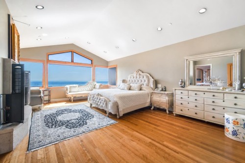1626 Pinecrest Drive, West Vancouver, BC - Indoor Photo Showing Bedroom