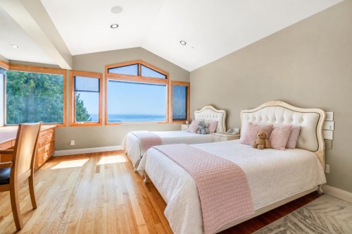 1626 Pinecrest Drive, West Vancouver, BC - Indoor Photo Showing Bedroom