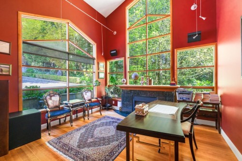 1626 Pinecrest Drive, West Vancouver, BC - Indoor With Fireplace