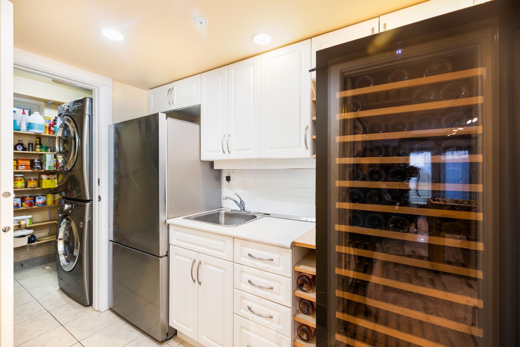 4337 15Th Avenue W, Vancouver, BC - Indoor