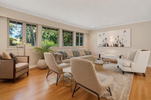 4613 Caulfeild Drive, West Vancouver, BC - Indoor Photo Showing Living Room