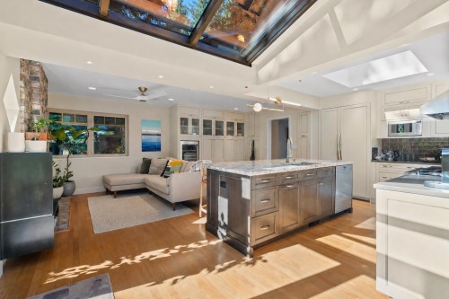 4613 Caulfeild Drive, West Vancouver, BC - Indoor Photo Showing Kitchen