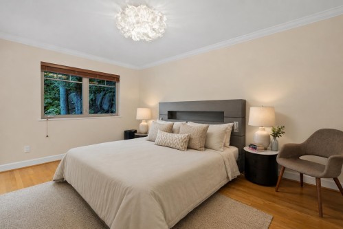 4613 Caulfeild Drive, West Vancouver, BC - Indoor Photo Showing Bedroom