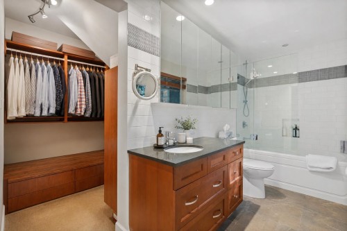 4613 Caulfeild Drive, West Vancouver, BC - Indoor Photo Showing Bathroom